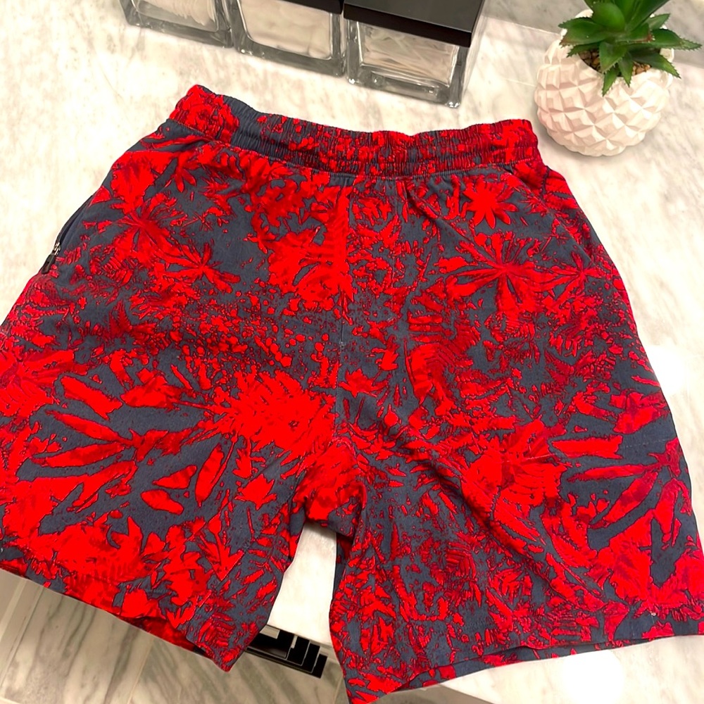 Super cool red and grey leaf camo print Lululemon Pacebreakers! 7.5 in. Unlined.